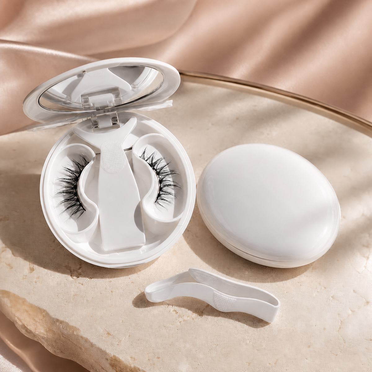 Soft magnetic lash compact and applicator set