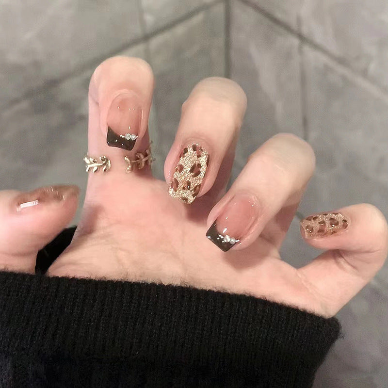 Noir Leopard French press-on nail style