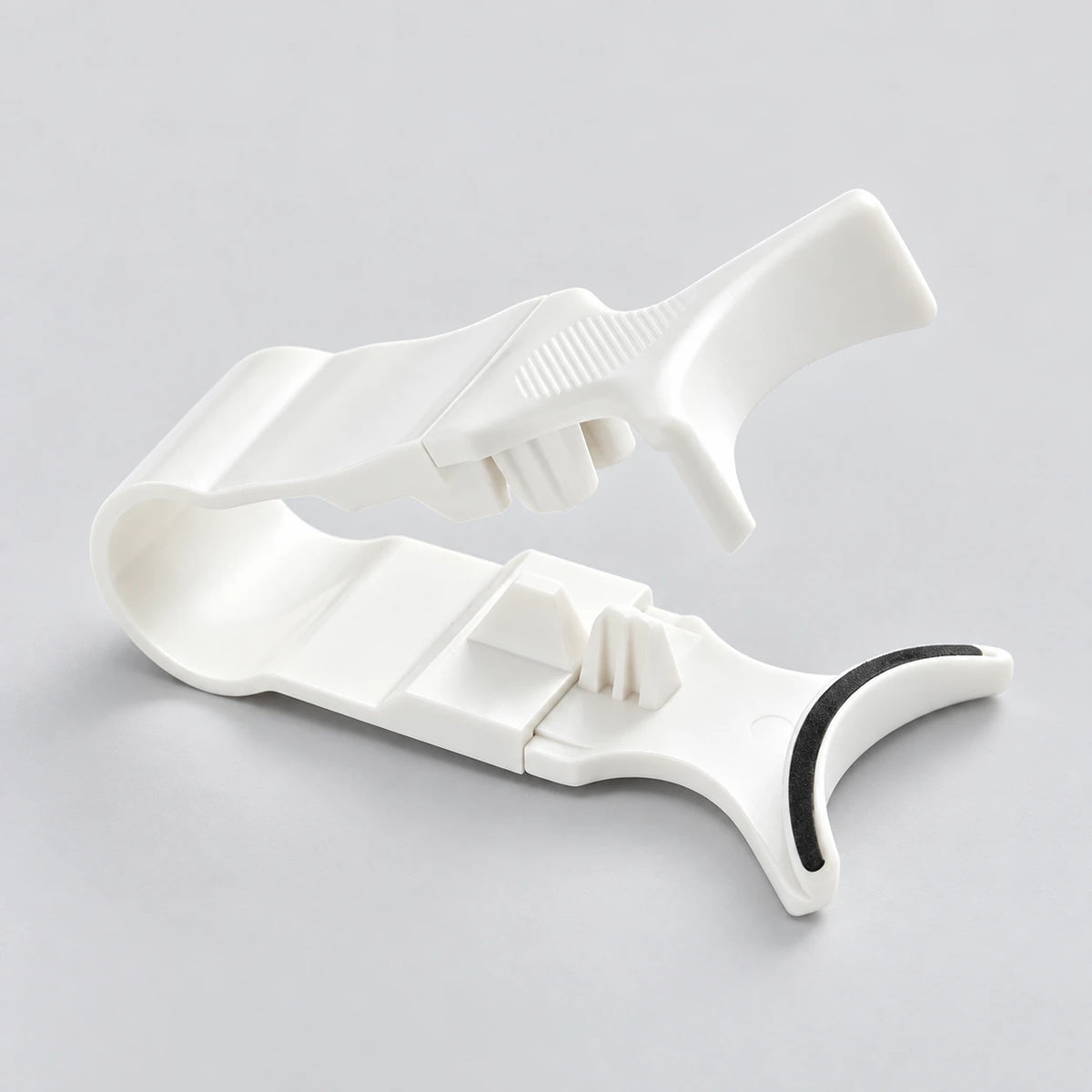 White magnetic lash applicator